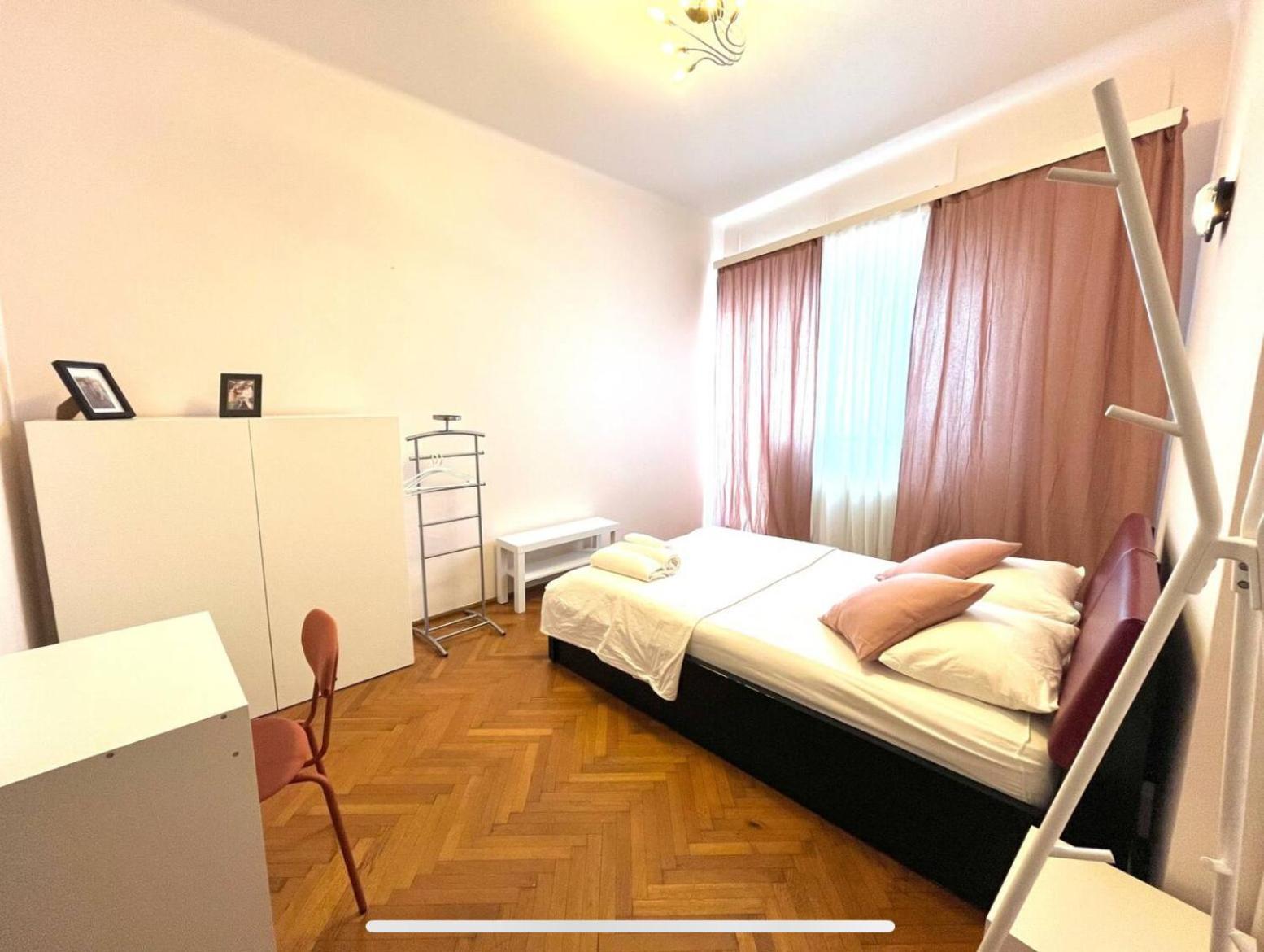 Downtown Unirii Square Private Economy Rooms With Shared Amenities Бухарест Екстер'єр фото