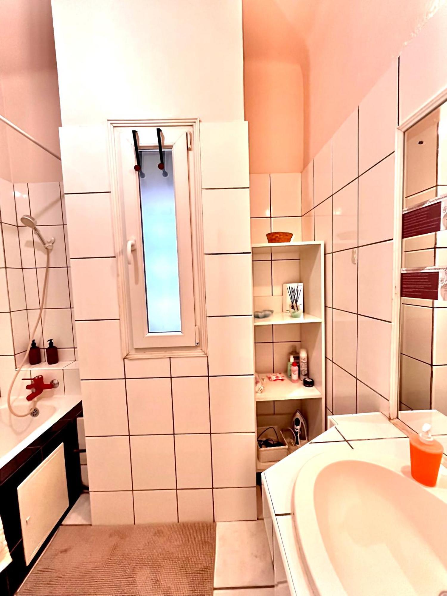 Downtown Unirii Square Private Economy Rooms With Shared Amenities Бухарест Екстер'єр фото
