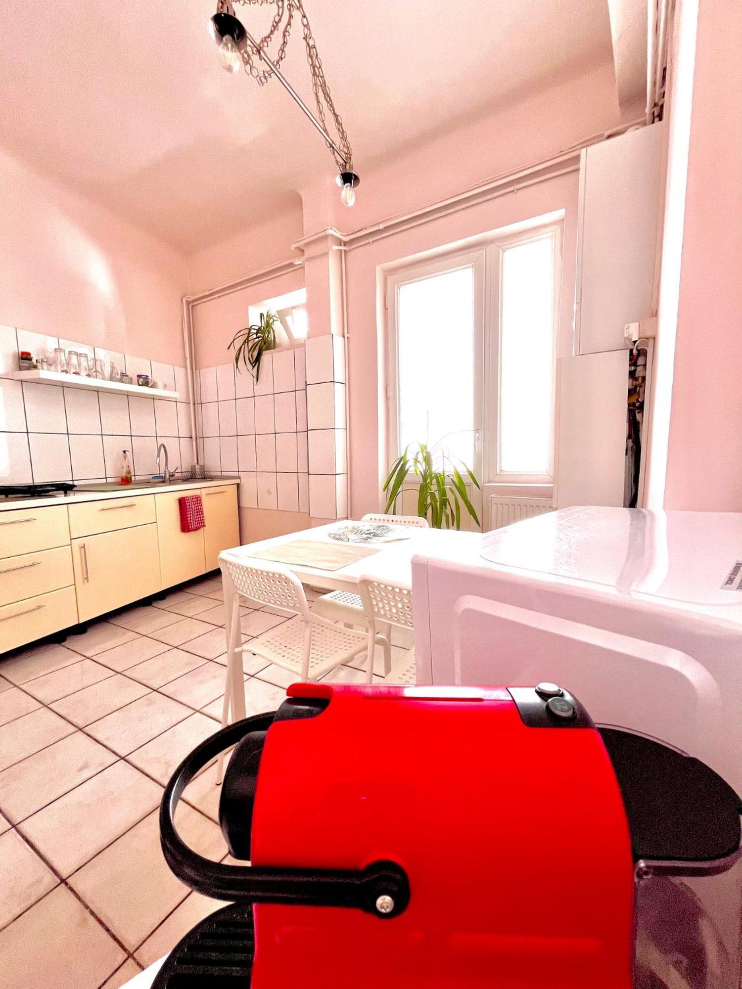 Downtown Unirii Square Private Economy Rooms With Shared Amenities Бухарест Екстер'єр фото